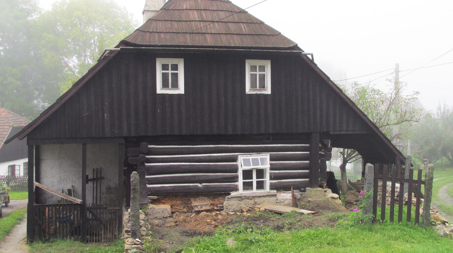 Strašín, dům před obnovou, foto: Jiří Novák, 2014