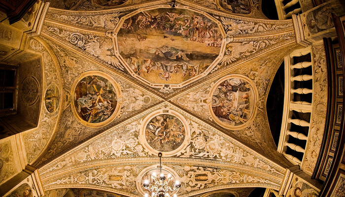 stropní klenba v kapli